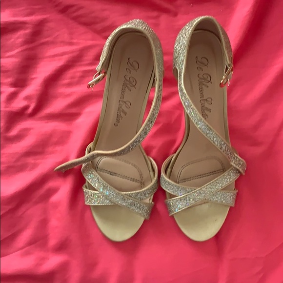 DeBlossom Collection Gold Heels - Picture 2 of 2